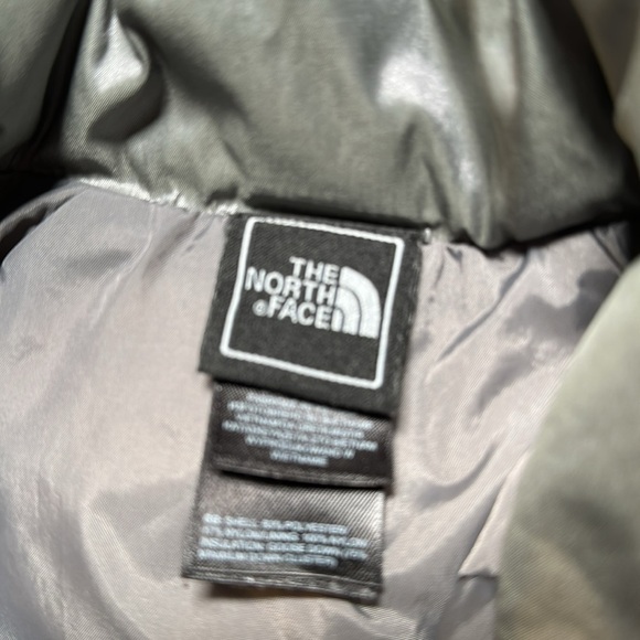 The North Face Silver Quilted Vest - Picture 7 of 8